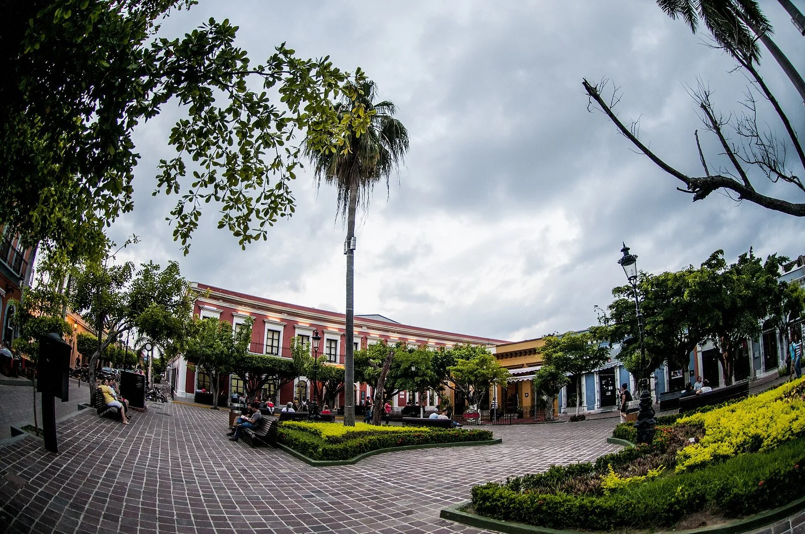 マサトラン旧市街の広場、Plazuela Machadoです。